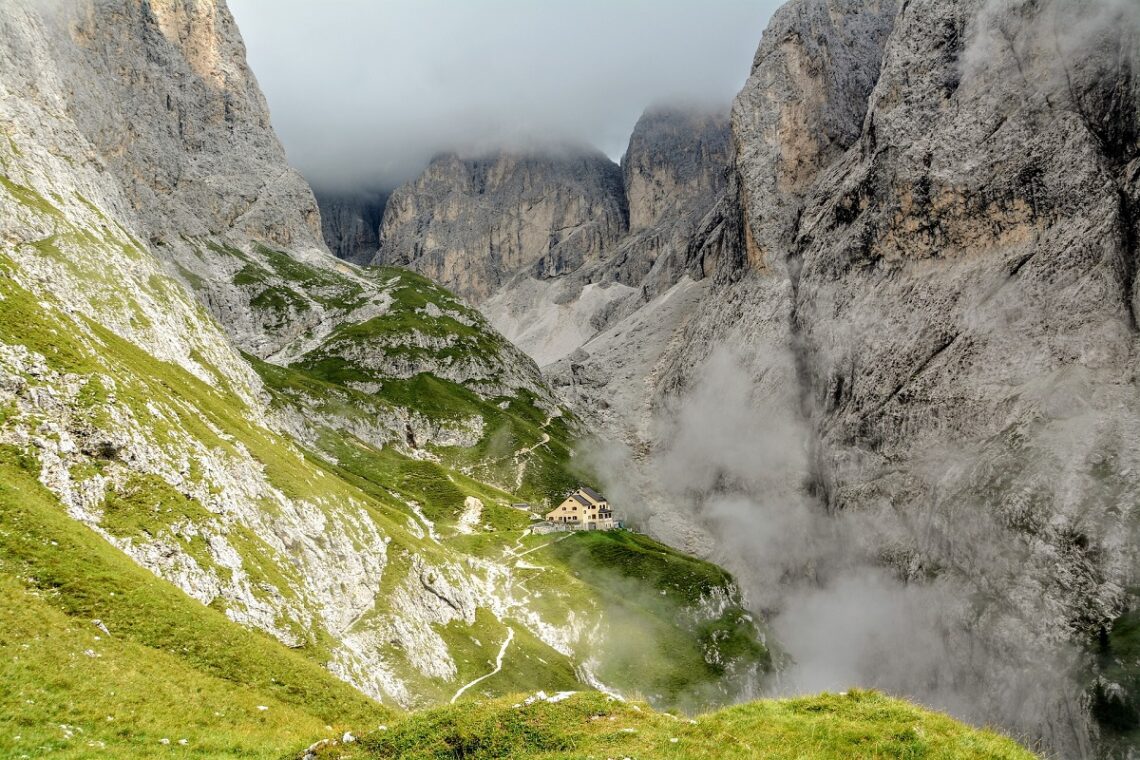 Verifica della stabilità di bivacchi e rifugi italiani