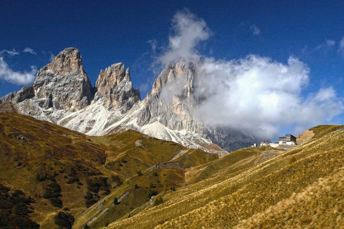 Trentino, l'allerta della Sosat: "Frenare la trasformazione della montagna in una 'Disneyland' di massa"