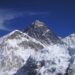 L’Everest continua a crescere