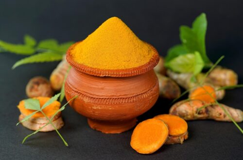 Proprietà e benefici per la salute della curcuma