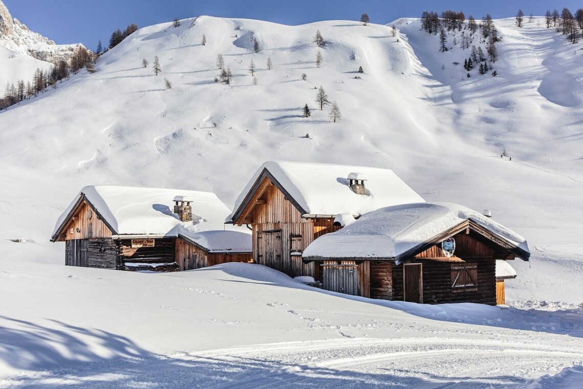 Camminare in montagna d’inverno: rischi e precauzioni da prendere